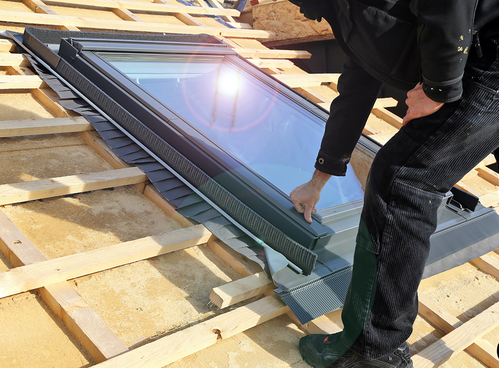Roof skylight installer